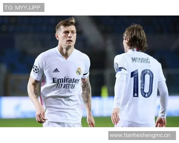 克罗斯东渡：拜仁最理性的致命失误，与皇马跨世纪的天才博弈